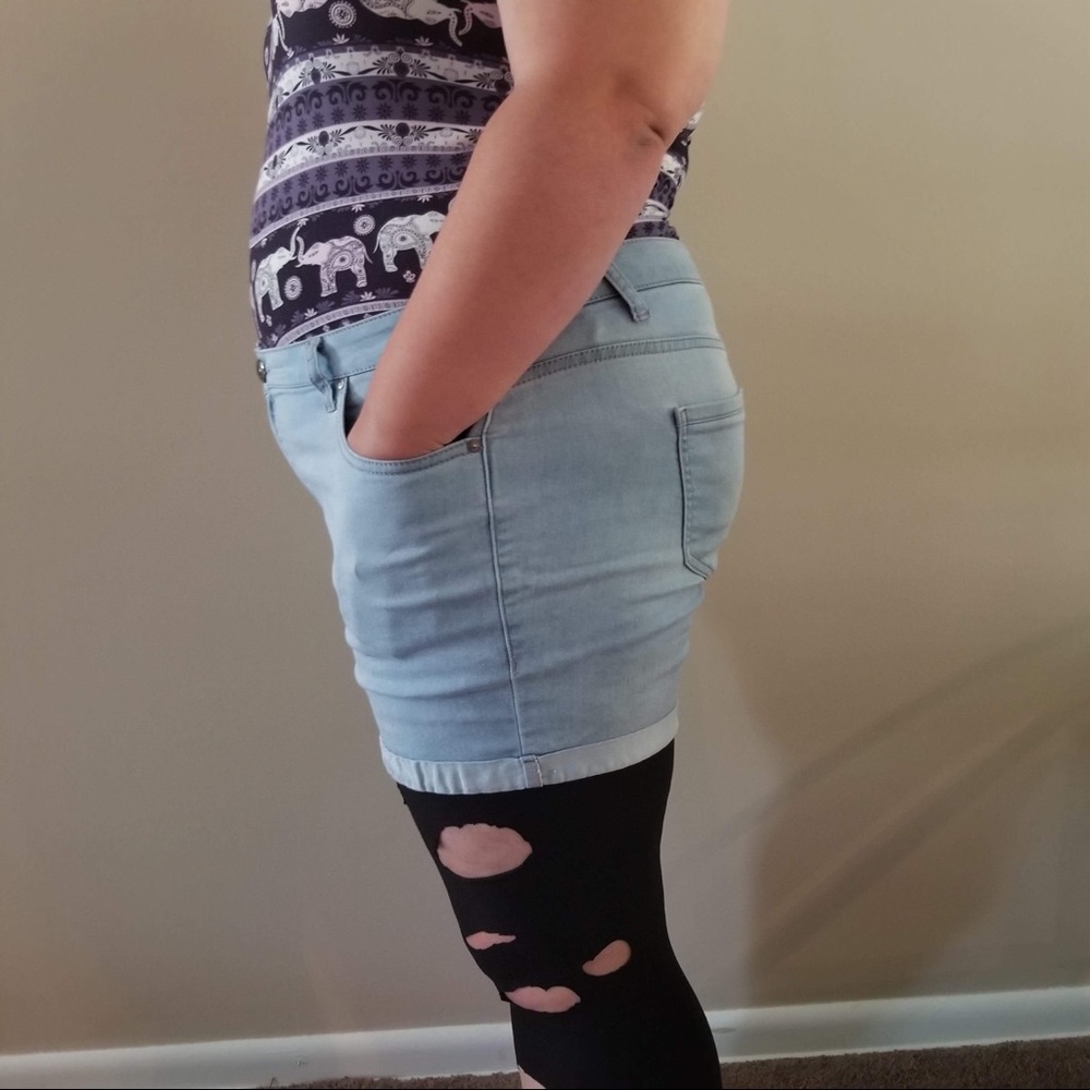 Cute Shorts - Picture 2 of 3